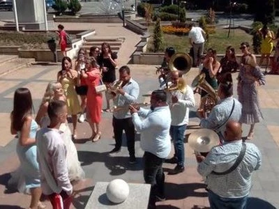 Trubači sviraju najlepše pesme za venčanje Trubači sviraju najlepše pesme za venčanje