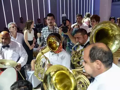 Trubači podižu atmosferu na svadbi Trubači podižu atmosferu na svadbi