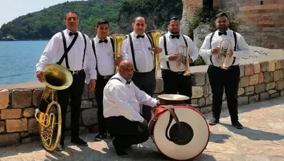 Pozovite naš trubački orkestar